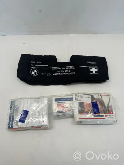 BMW 5 F10 F11 First aid kit 