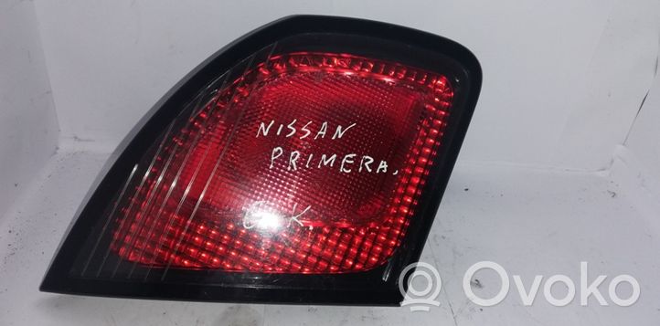 Nissan Primera Feux arrière sur hayon 