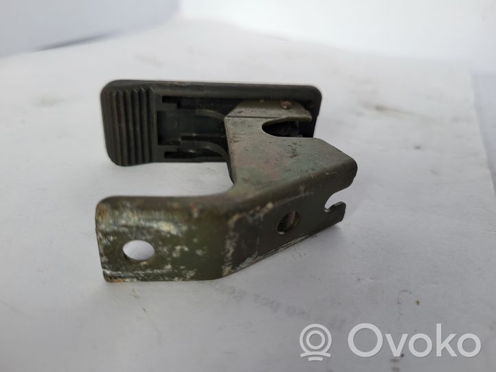 Opel Monterey Maniglia di rilascio del tappo carburante 