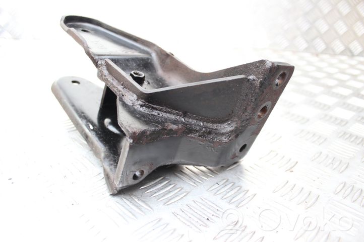 Mitsubishi 3000 GT Engine mounting bracket 