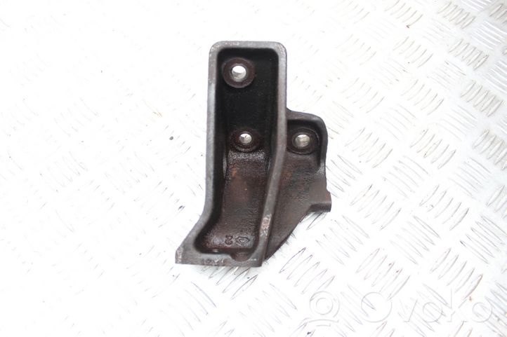 Mitsubishi 3000 GT Engine mounting bracket 