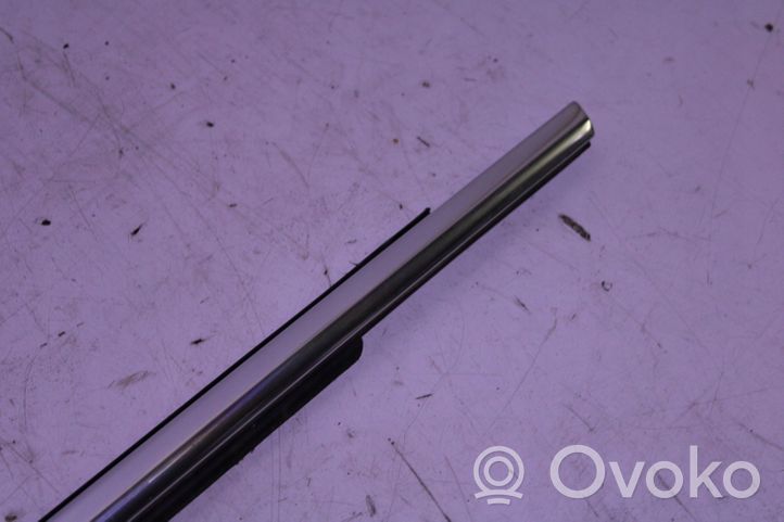 Volvo S90, V90 Rivestimento modanatura del vetro della portiera posteriore 31848055