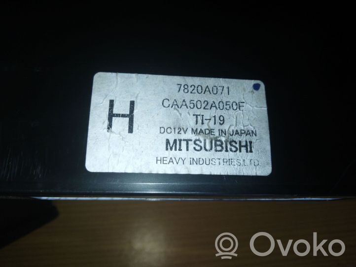 Mitsubishi Grandis Gaisa kondicioniera / klimata kontroles / salona apsildes vadības bloks (salonā) 7820A071