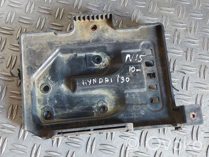 Hyundai i30 Boîte de batterie 371502H000