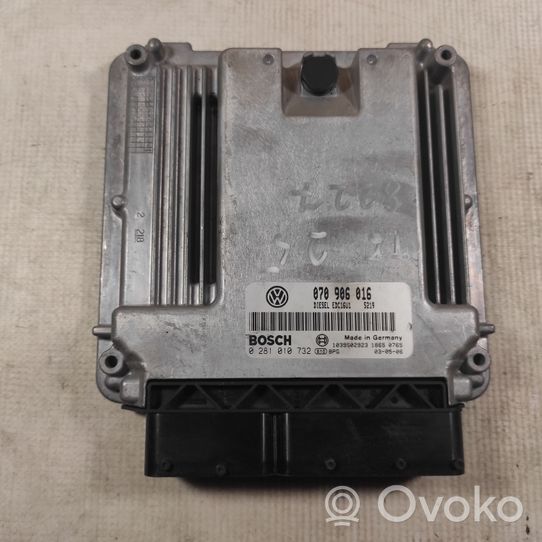 Volkswagen Transporter - Caravelle T5 Блок управления двигателем ECU 070906016