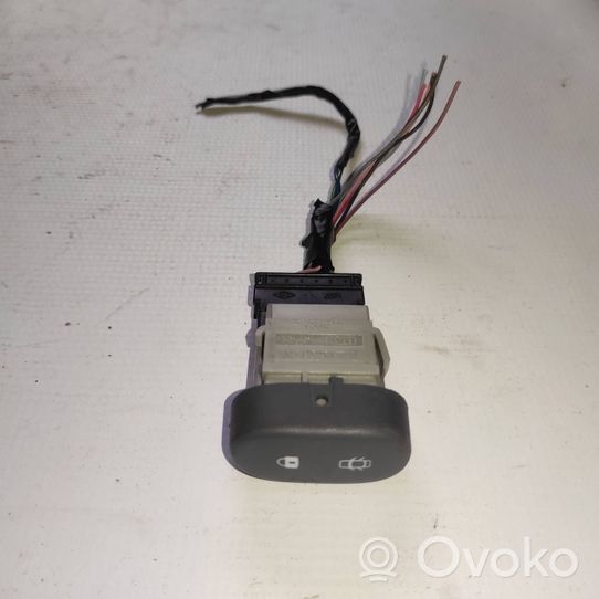 Renault Clio II Central locking switch button 038167A