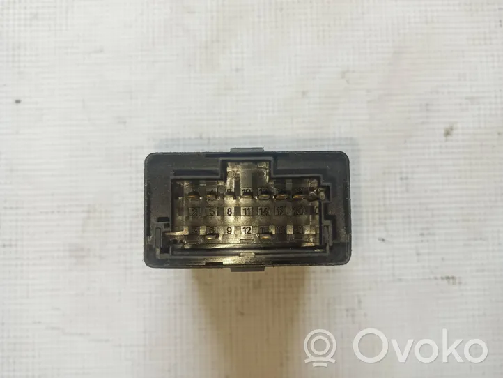 Mercedes-Benz Vito Viano W638 Coolant fan relay 0165452432