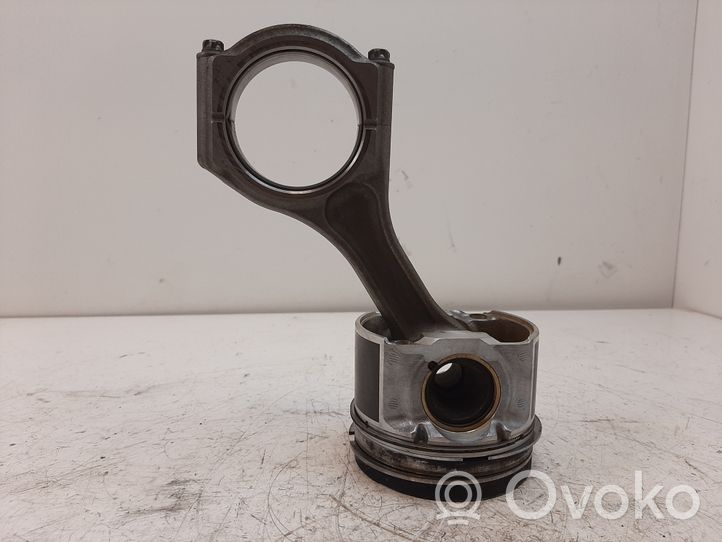 Subaru Legacy Piston avec bielle 