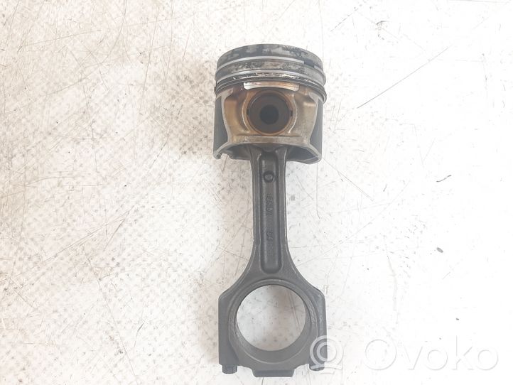 KIA Carens II Piston avec bielle 