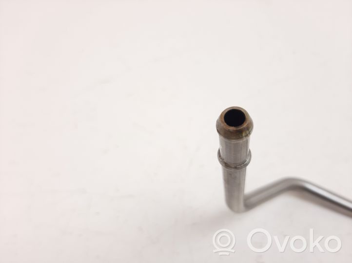 Audi A5 Tuyau d'alimentation conduite de carburant 