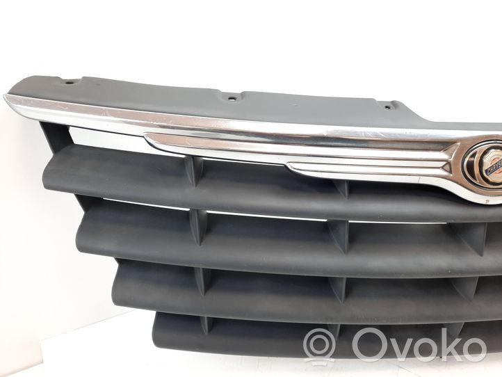 Chrysler Voyager Grille calandre supérieure de pare-chocs avant 04857960AA