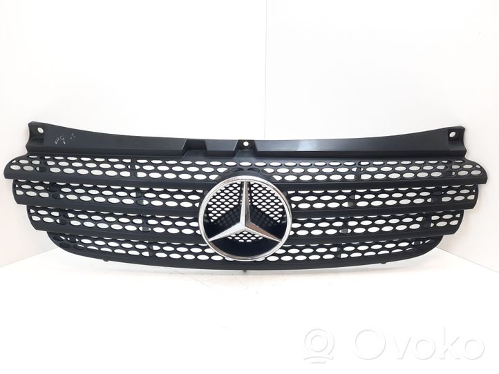 Mercedes-Benz Vito Viano W639 Griglia superiore del radiatore paraurti anteriore A6398800185