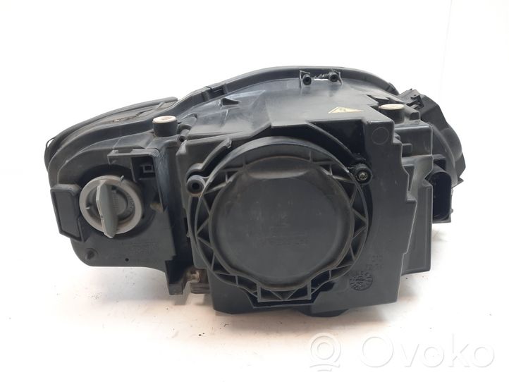 Audi A4 S4 B7 8E 8H Lampa przednia 1305236054