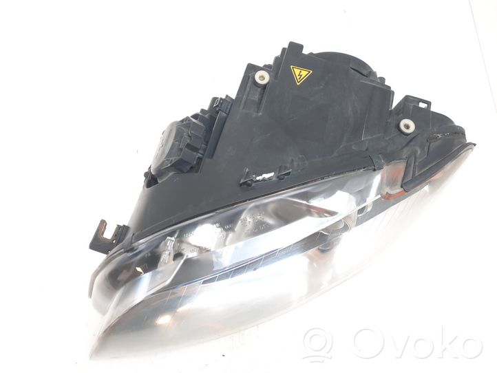 Audi A4 S4 B7 8E 8H Lampa przednia 1305236054