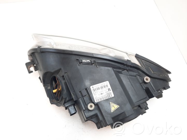 Audi A4 S4 B7 8E 8H Lampa przednia 8E0941004