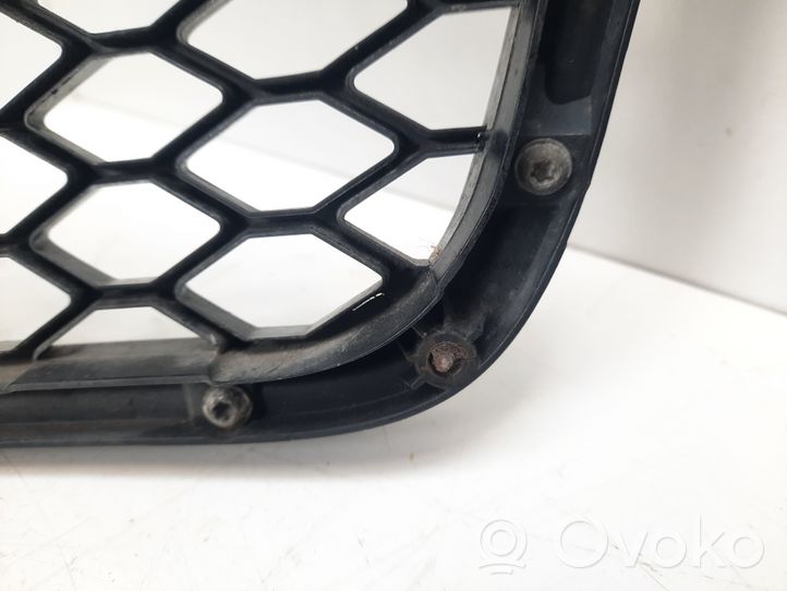 Audi RS6 C6 Griglia superiore del radiatore paraurti anteriore 4F0853651AL