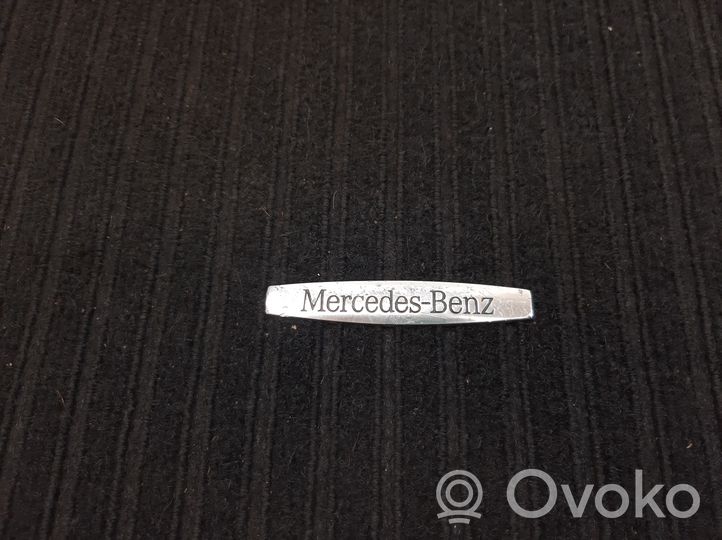 Mercedes-Benz E W212 Kilimėlių komplektas A2126802748