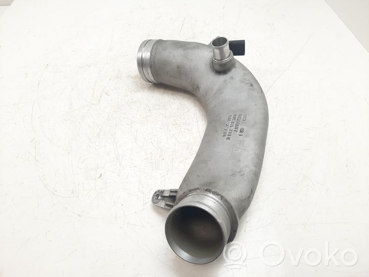 Audi RS6 C6 Tube d'admission de tuyau de refroidisseur intermédiaire 07L145728E