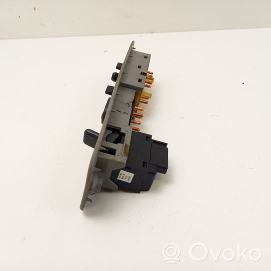 Chevrolet Tahoe Seat heating switch 825240