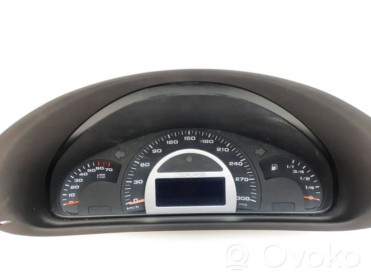 Mercedes-Benz C AMG W203 Speedometer (instrument cluster) A2035400447