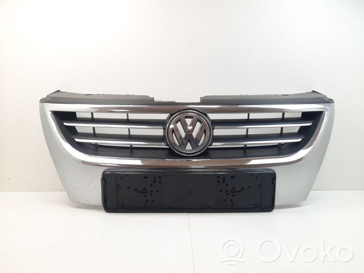 Volkswagen PASSAT CC Grotelės viršutinės 3C8853651