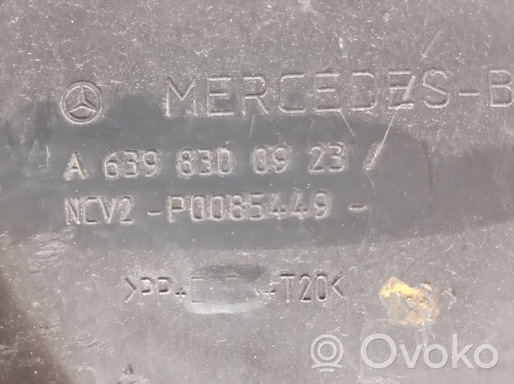Mercedes-Benz Vito Viano W639 Boczek / Tapicerka / bagażnika A6398300923