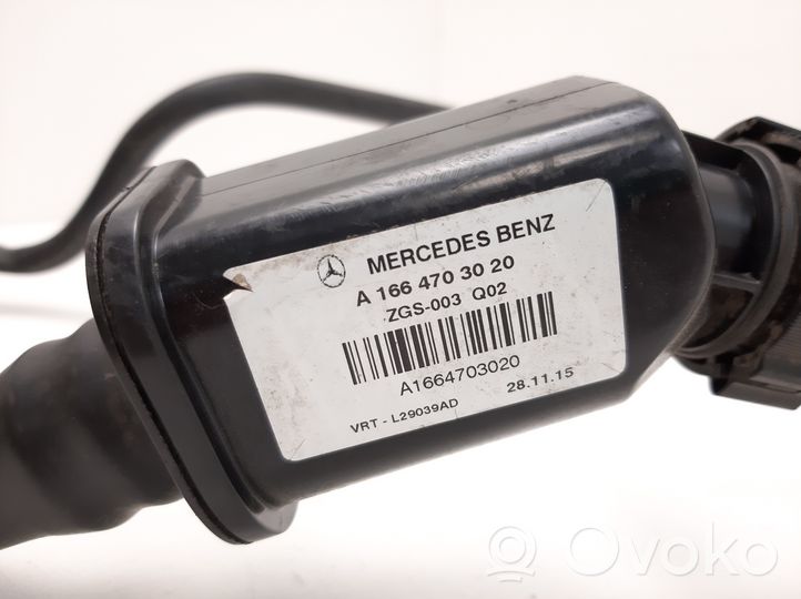 Mercedes-Benz GLE (W166 - C292) Tubo di riempimento del liquido AdBlue A1664703020