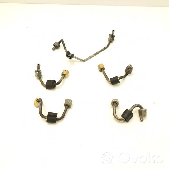 Volkswagen PASSAT CC Fuel injector supply line/pipe 