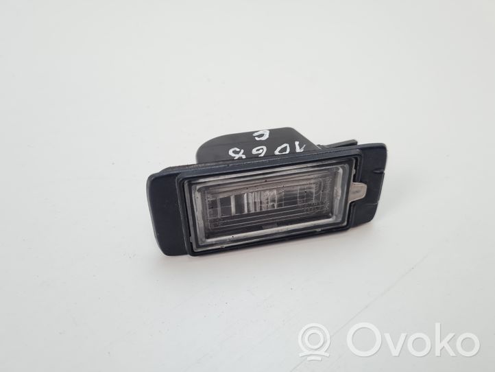 Opel Zafira C Lampa oświetlenia tylnej tablicy rejestracyjnej 13578958