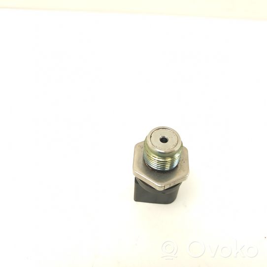 BMW X3 E83 Sensor de presión de combustible 0281002988