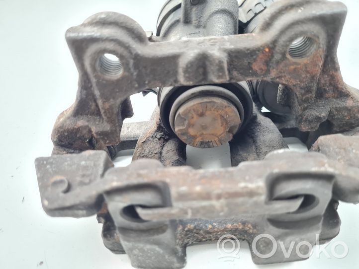 BMW 2 F46 Caliper del freno trasero 6798958