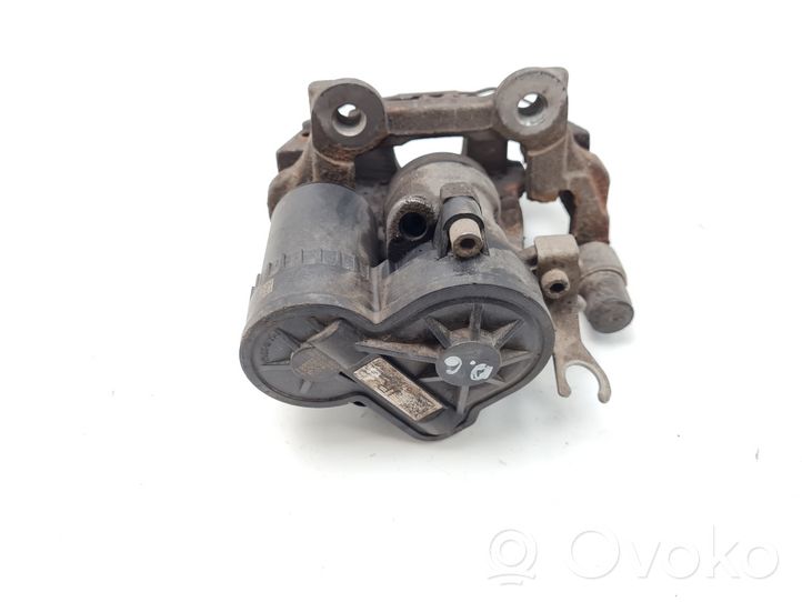 BMW 2 F46 Caliper del freno trasero 6798958