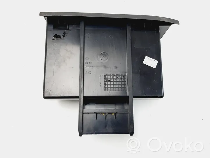 Volkswagen Amarok Glove box central console 