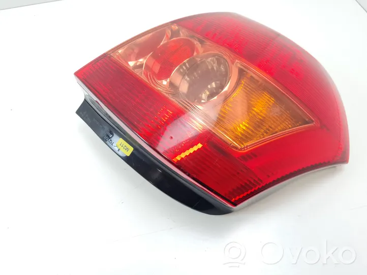 Toyota Corolla E120 E130 Lampa tylna 8156002301