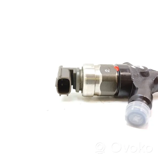 Toyota Hilux (AN10, AN20, AN30) Injecteur de carburant 2367030400