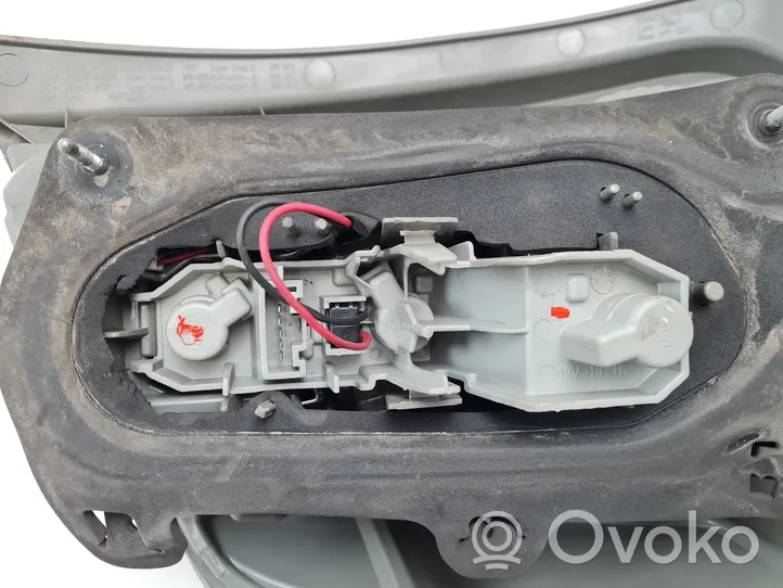 Toyota Verso Luz trasera/de freno 815600F130