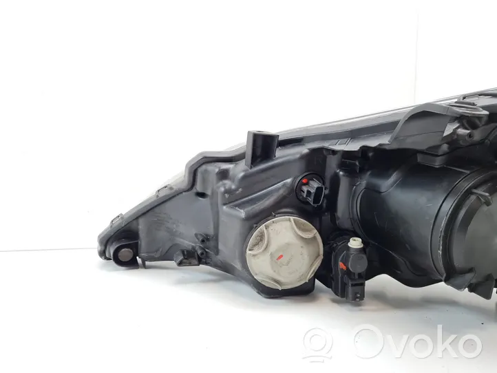 Toyota Verso Lampa przednia 811100F161