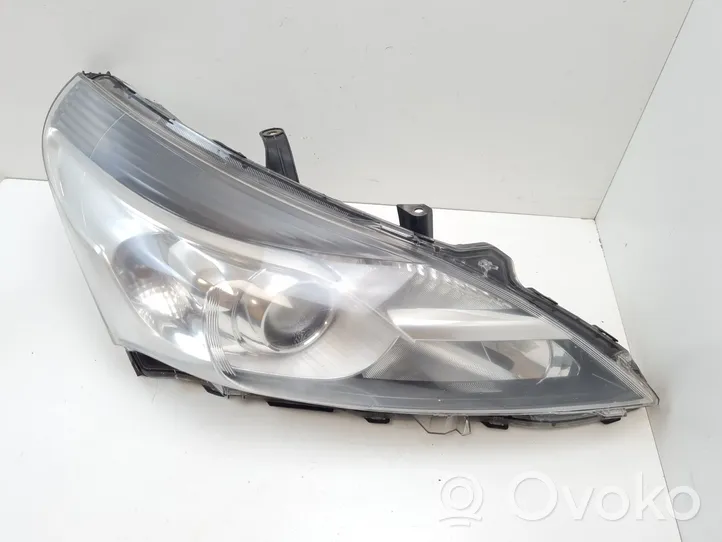 Toyota Verso Lampa przednia 811100F161