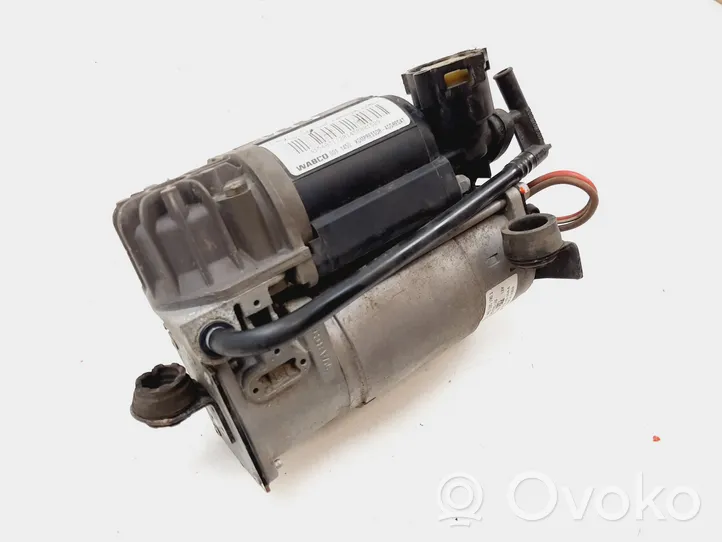 Mercedes-Benz CLS C219 Ilmajousituksen kompressoripumppu 4430201901