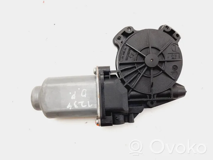 Nissan Qashqai Moteur de lève-vitre de porte avant 402032E