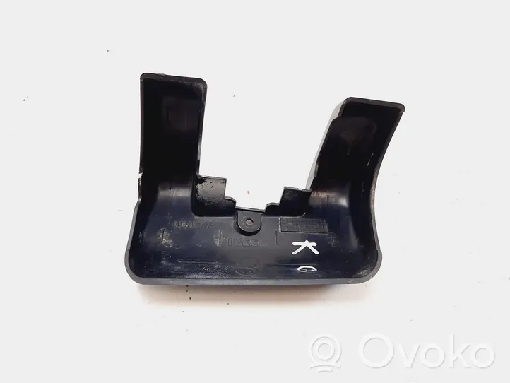 Iveco Daily 35 - 40.10 Moulure de porte battante 500330153