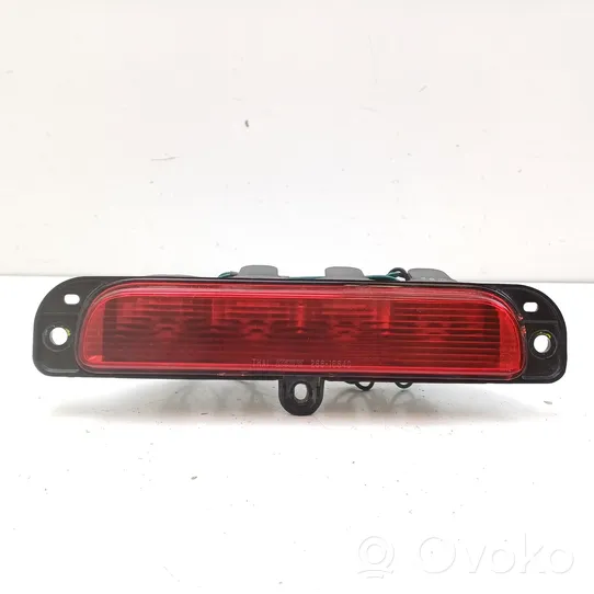 Mitsubishi L200 Luce d’arresto centrale/supplementare 28616640