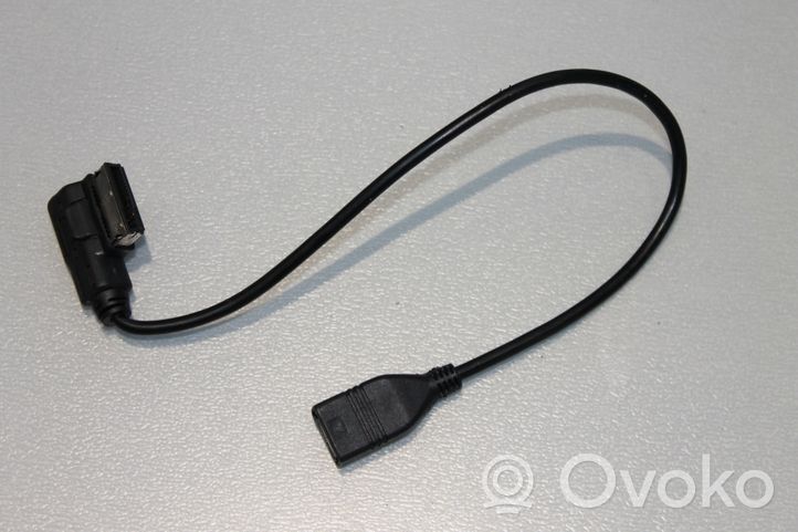 Volkswagen Golf VII Connecteur/prise USB 