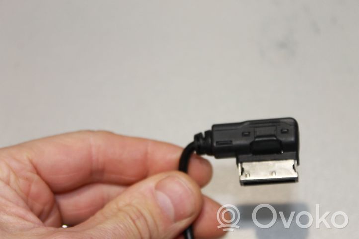Volkswagen Golf VII Connecteur/prise USB 