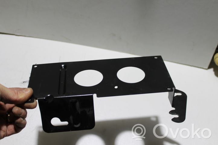 Audi A4 S4 B5 8D Supporto dell’amplificatore 8D5035464