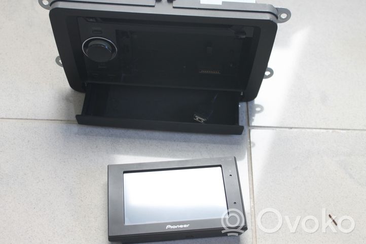 Volkswagen Golf VI Panel / Radioodtwarzacz CD/DVD/GPS 