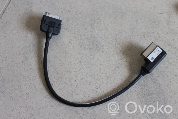 Volkswagen Golf VI iPod connector socket 000051446C