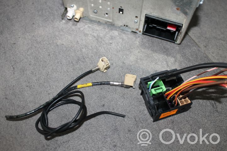 Volkswagen Golf V Audio sistemos instaliacija 1K0035186P