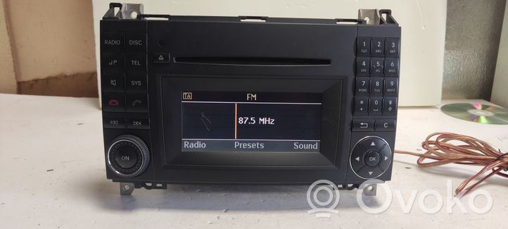 Mercedes-Benz Sprinter W906 Unité principale radio / CD / DVD / GPS A1698705494