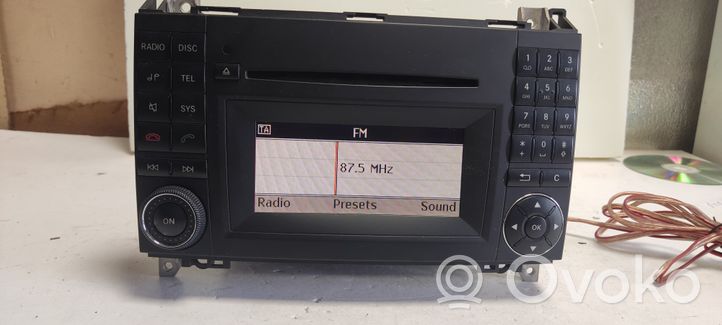 Mercedes-Benz Sprinter W906 Unité principale radio / CD / DVD / GPS A1698705494